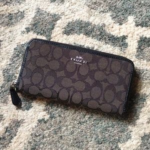 Coach Wallet Women's Coach Brand Black Wallet EUC